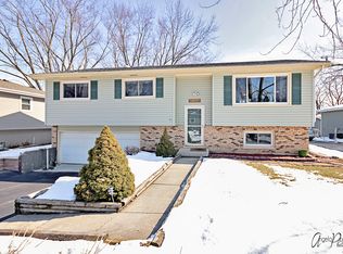1512 Monroe St, Lake In The Hills, IL 60156