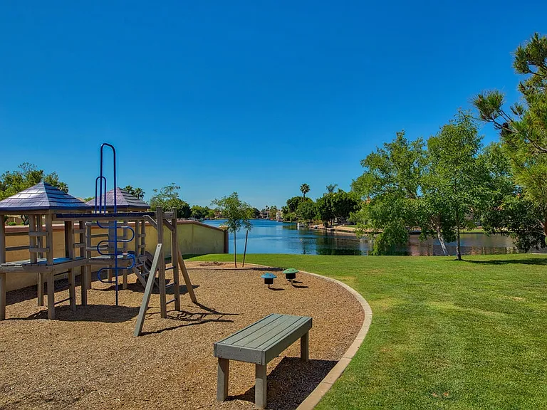 Serena Shores Apartments — Photo 9