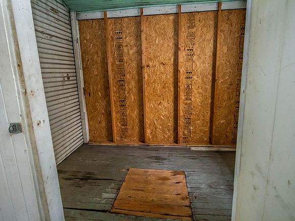 3rd image of 1220 E Main St