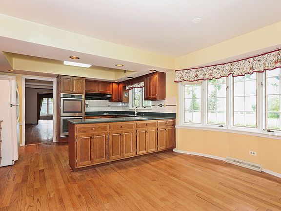 5th image of 11 Bradford Ln