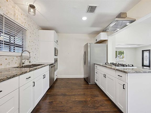 3rd image of 3403 Linkwood Dr