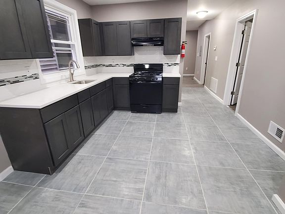 2nd image of 124 N 19th St