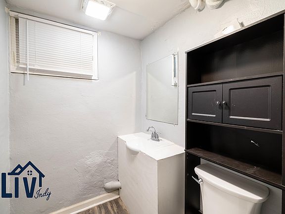 4th image of 5002 E Washington St #3