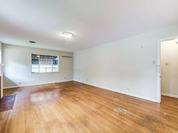 5th image of 232 Calumet Pl