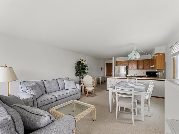 3rd image of 1719 Ocean Dr APT 2