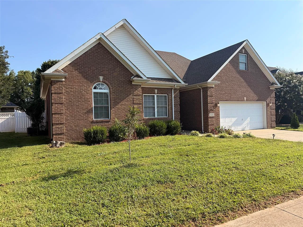 3 bed, $2,200 — Photo 3