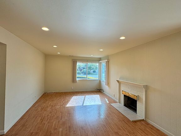 5th image of 3185 Machado Ave