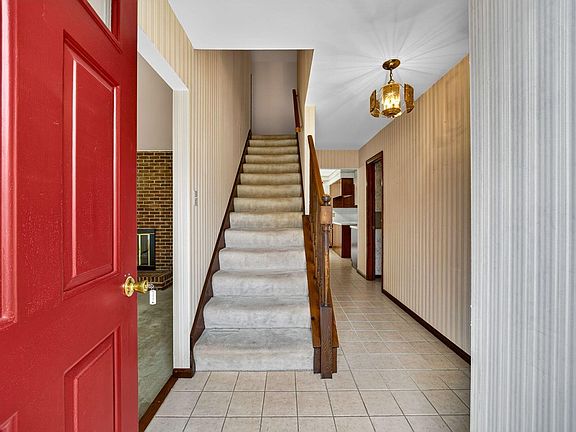 4th image of 1275 Le Anne Marie Cir