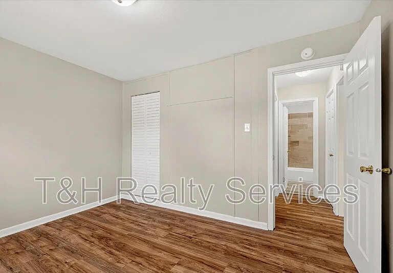4924 Farrington Ave — Photo 18