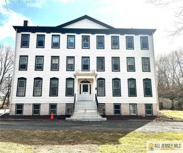 96 N Main St APT 7, Cranbury, NJ, 08512