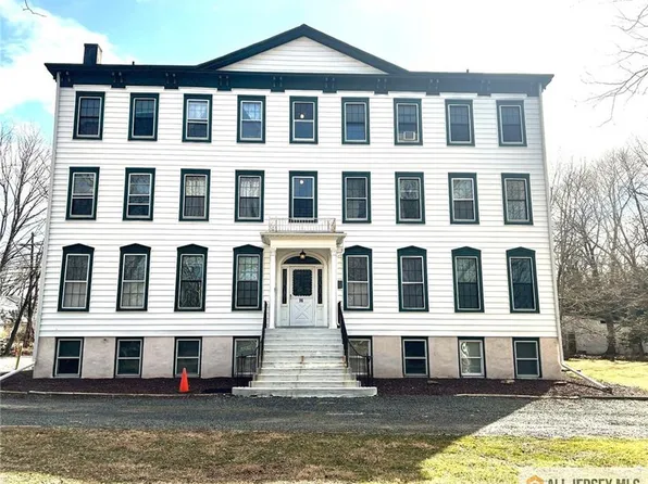 96 N Main St APT 7, Cranbury, NJ 08512