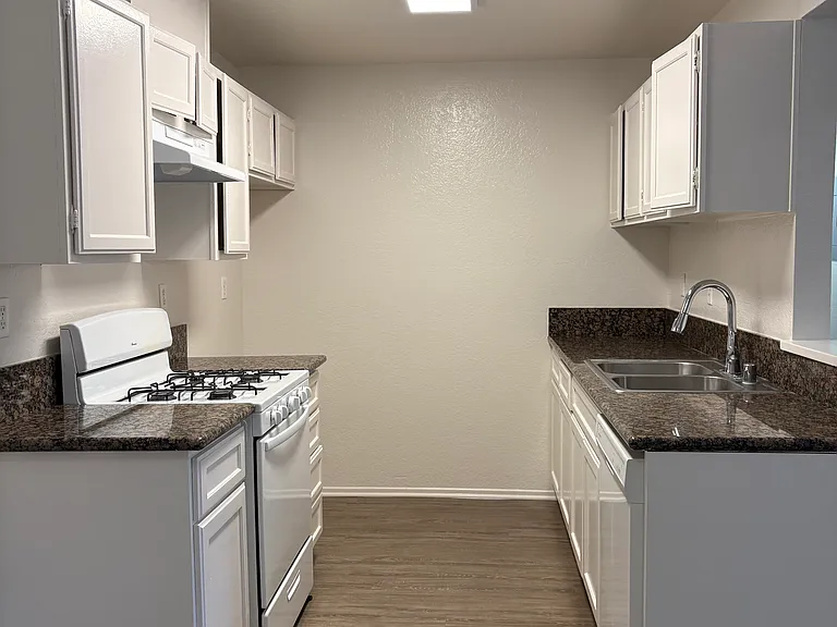 1321 Peckham St #8 — Photo 9