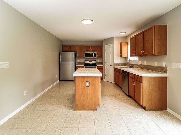 3rd image of 6 Vodington Cir