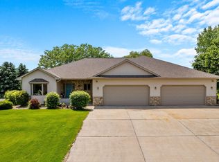 1115 S Trappers Xing, Lino Lakes, MN 55038