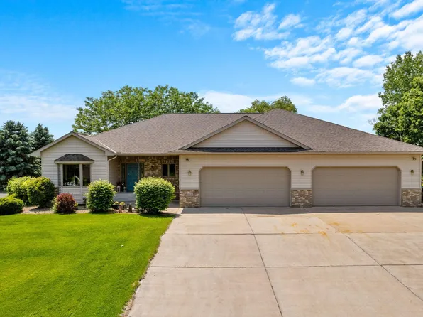 1115 S Trappers Xing, Lino Lakes, MN 55038