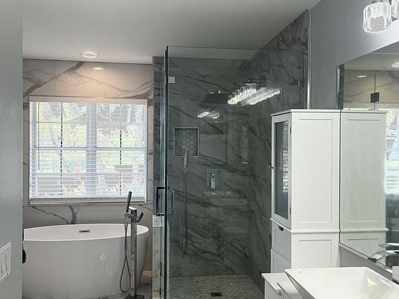 4th image of 1236 Bayview Cir