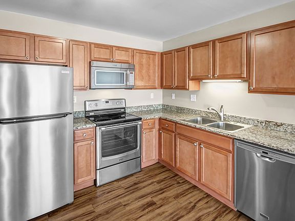 5th image of 302 Starwood Dr