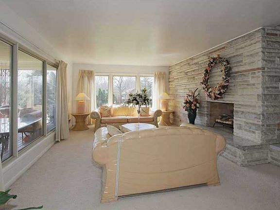 3rd image of 5330 Staughton Dr