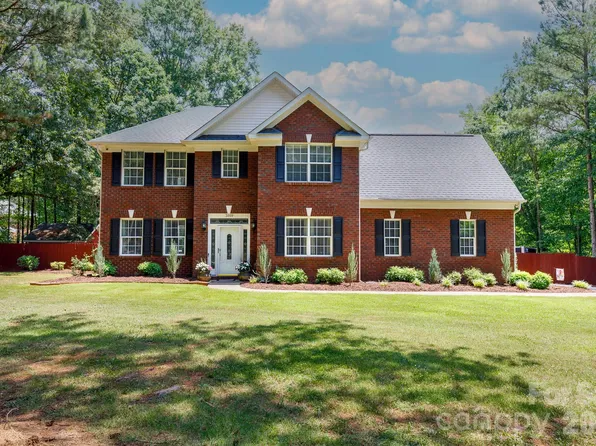 3009 Mamoth Oaks Dr, Lancaster, SC 29720