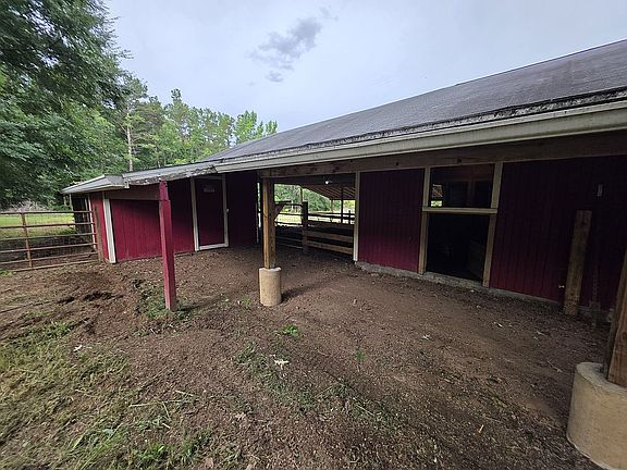 3rd image of 835 Elgie Murray Rd