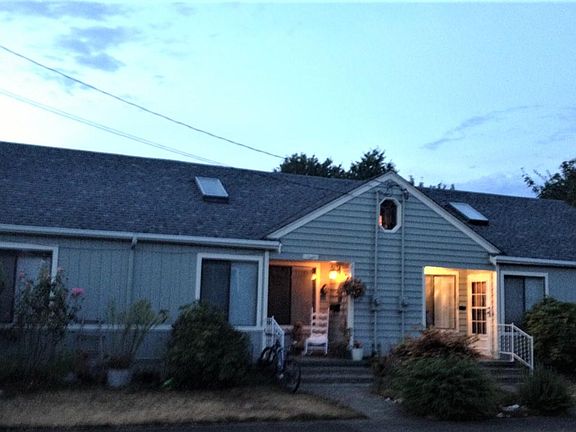 2nd image of 104 18th Ave SW #104