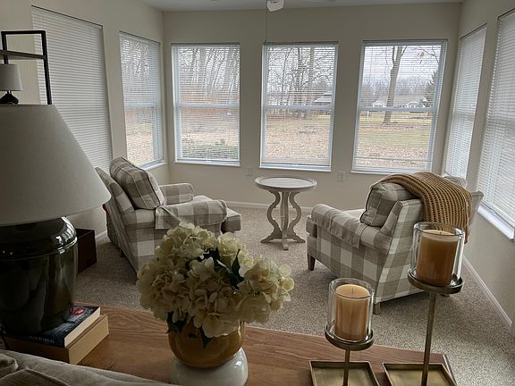 5th image of 581 N Vineyard Cir