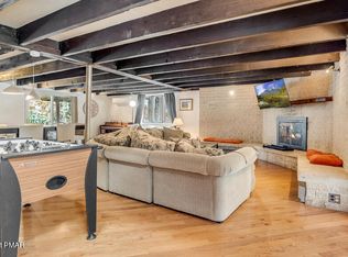 192 Mail Box Rd, Long Pond, PA 18347