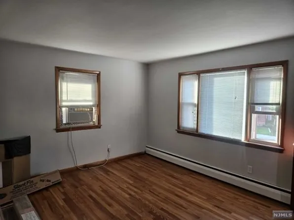 812 Cedar Avenue image 3 of 6