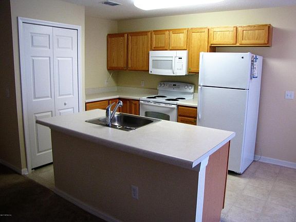 5th image of 10513 Maidstone Cove Dr