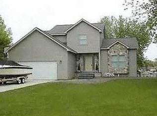 3712 Loch Dr, Highland, MI
