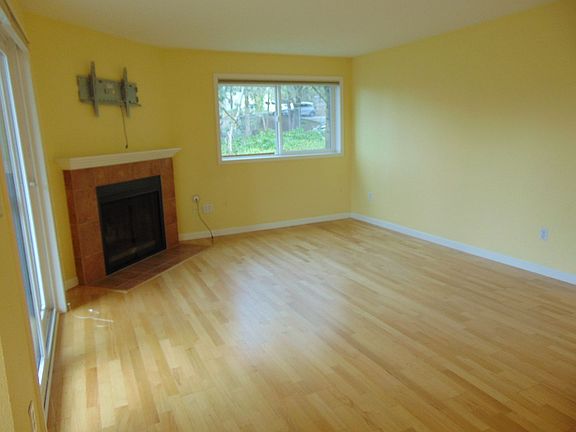 3rd image of 12716 NE 144th St APT D104