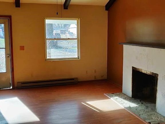 3rd image of 6185 Maxwell Dr