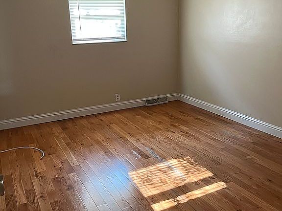 4th image of 1260 Cedar Dr
