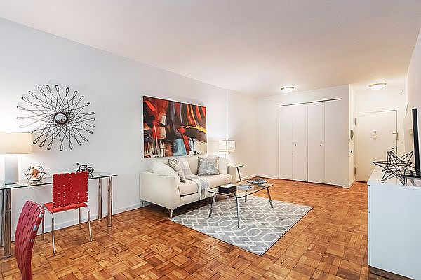 1st image of 420 E 80th St APT 3L