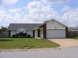 611 Birmingham St SE, Gravette, AR 72736