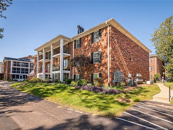 3rd image of 3305 Colonial Manor Cir Unit 1A