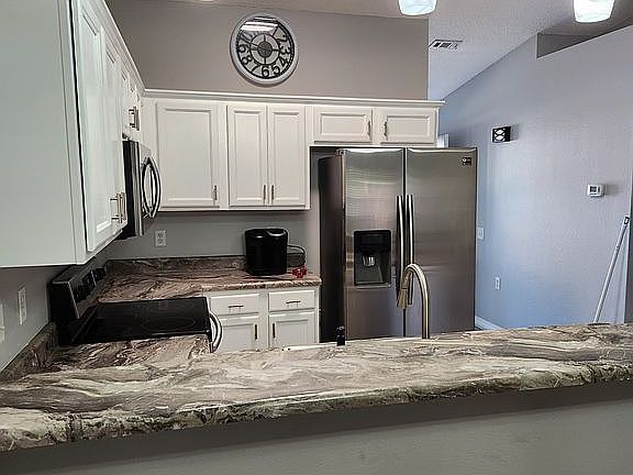 2nd image of 8025 Stonebrook Dr