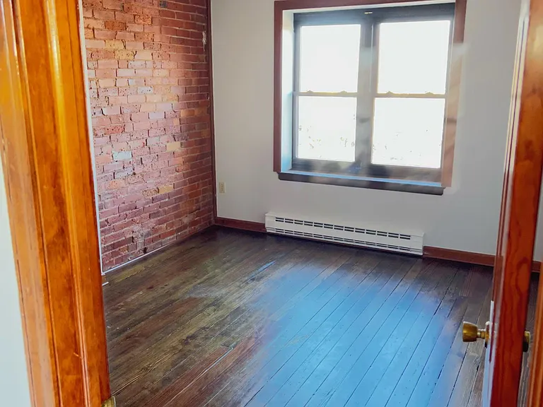 290 Maple Ave #2F — Photo 3