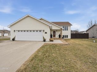 3715 Brookshire Dr, Grand Forks, ND 58201