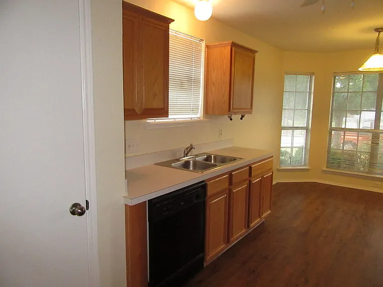 319 Lake Wichita Dr — Photo 8