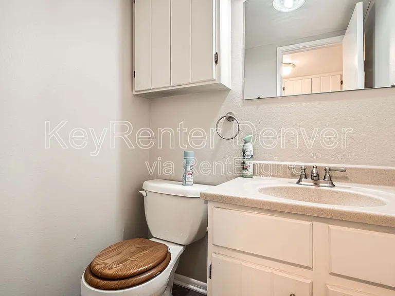 588 S Carr St — Photo 5