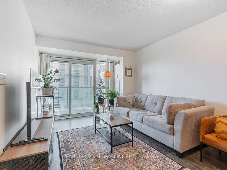 18 Harrison Garden Blvd #903 — Photo 5