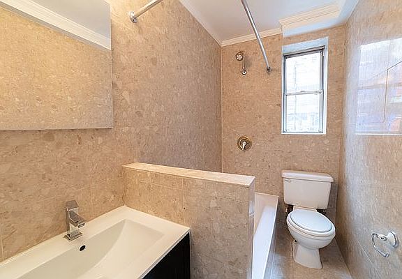 5th image of 121 E 31st St #D11