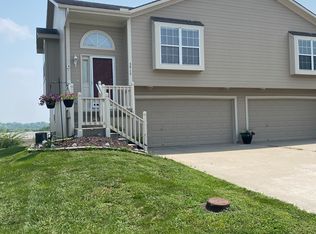 3913 SW Chartwell Ct, Lees Summit, MO 64082