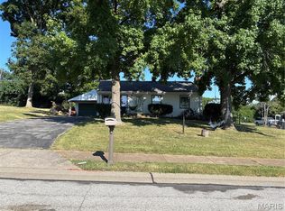 112 Shirley Ln, Ballwin, MO 63011