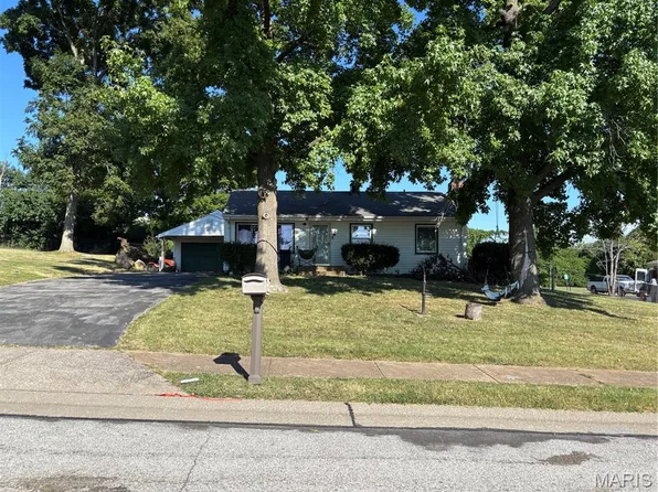 112 Shirley Ln, Ballwin, MO 63011