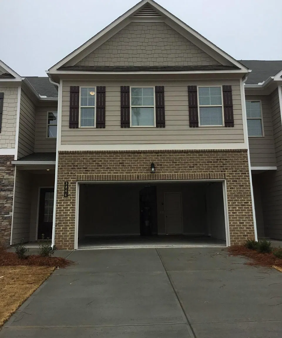 3 bed, 2.5 bath, 1703 sqft, $1,925 — Photo 2