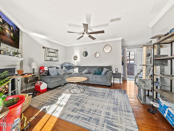 5th image of 2107 Silverbrook Dr