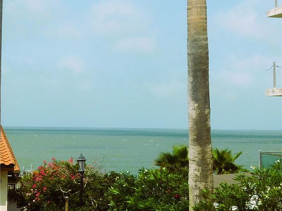 3rd image of 4270 Ocean Dr #15