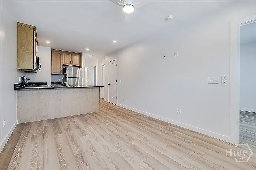 2 bed, 1000 sqft, $1,850 — Photo 4